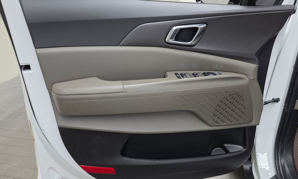 Kia Carnival 7-Seater Outdoor, 2025