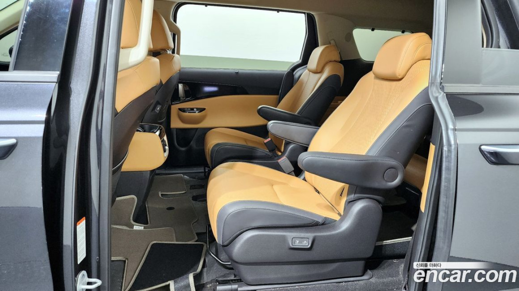 Kia Carnival 9-Seater Signature, 2023