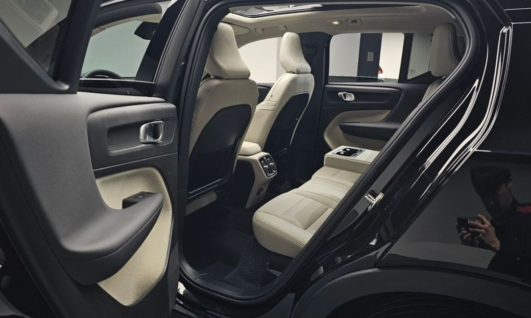 Volvo XC40 B4 Ultra Bright, 2025