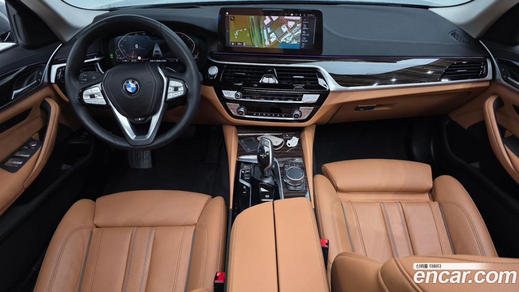BMW 5-Series 520i Luxury, 2023