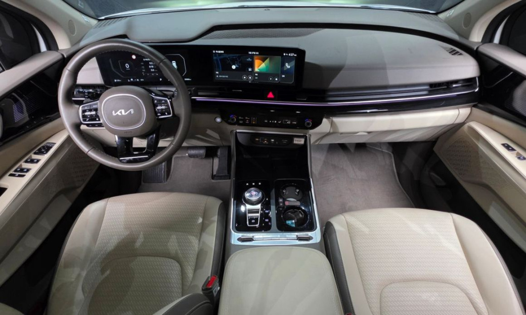 Kia Carnival 9-Seater Hi Limousine, 2025