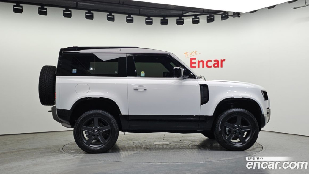 Land Rover Defender 90 D250 X-Dynamic SE, 2025