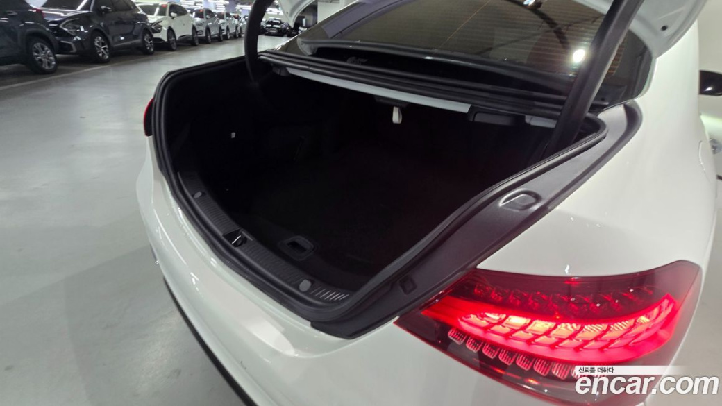 Mercedes-Benz E-Class E350 4MATIC AMG Line, 2023
