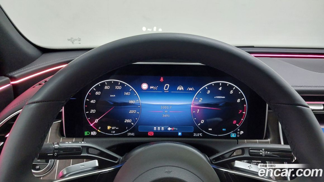 Mercedes-Benz E-Class E300 4MATIC Exclusive, 2025