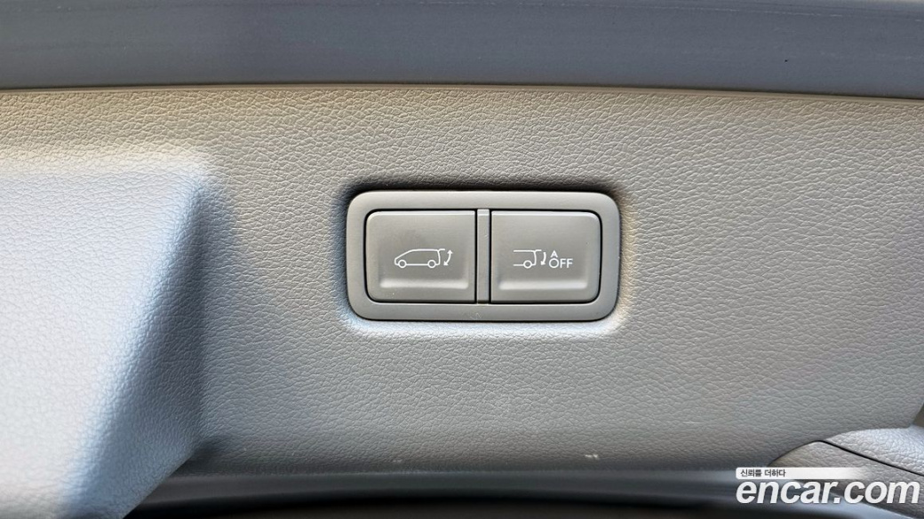 Hyundai Staria 4WD Lounge 9-Seater, 2023