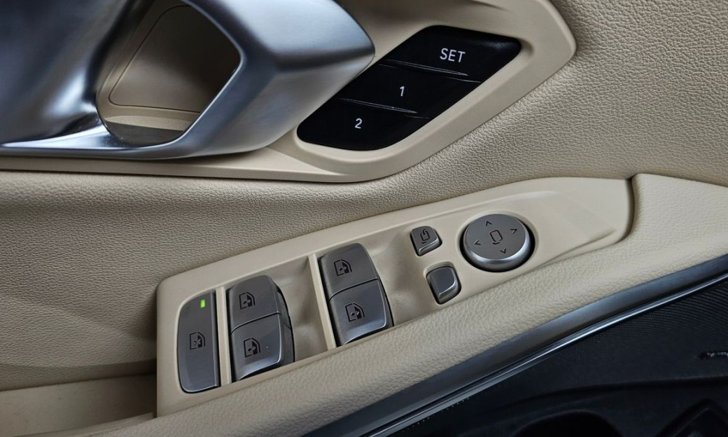 BMW 3-Series 320i M Sport, 2024
