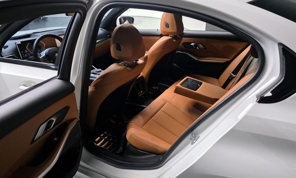 BMW 3-Series 320i M Sport, 2023