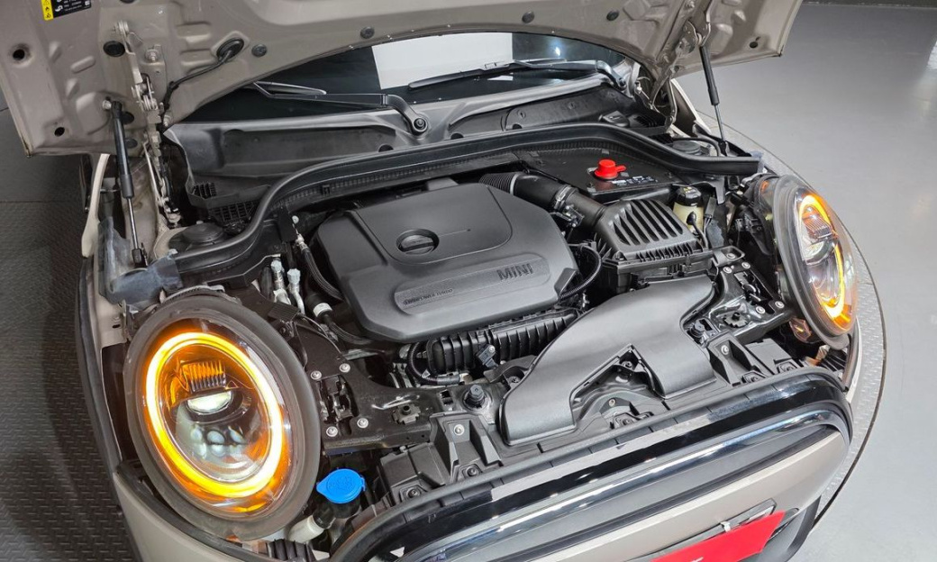 Mini Cooper Classic Plus Launch Pack, 2024