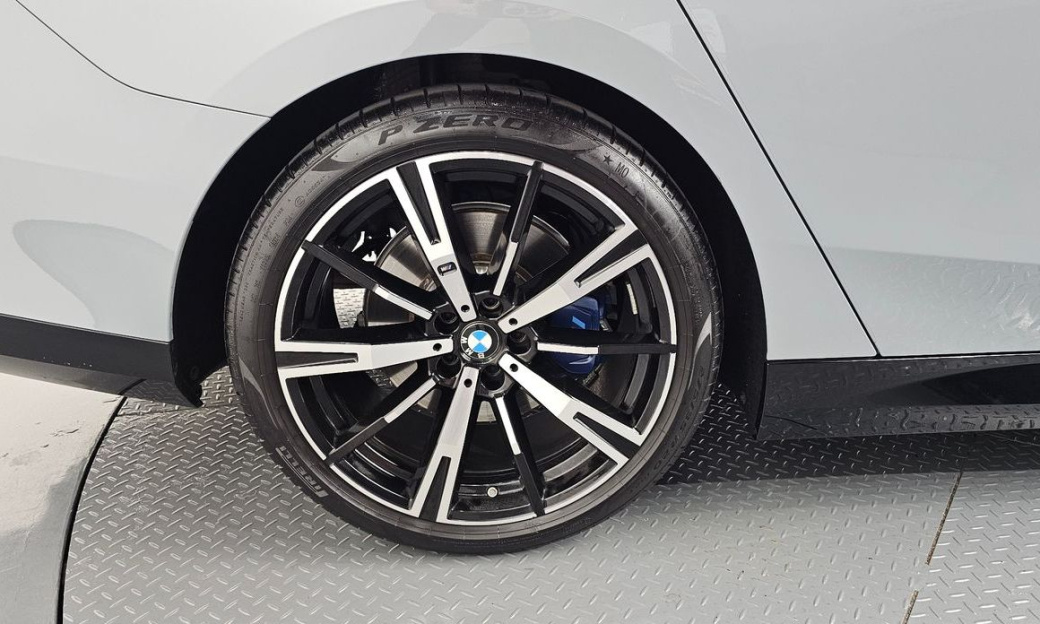 BMW 5-Series 530i xDrive M Sport, 2025