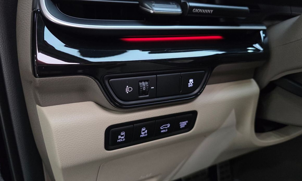 Kia Carnival 9-Seater Signature, 2025