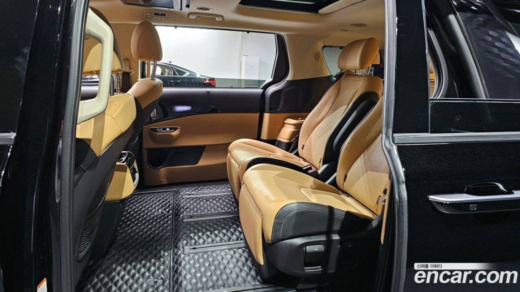Kia Carnival 7-Seater Signature, 2023