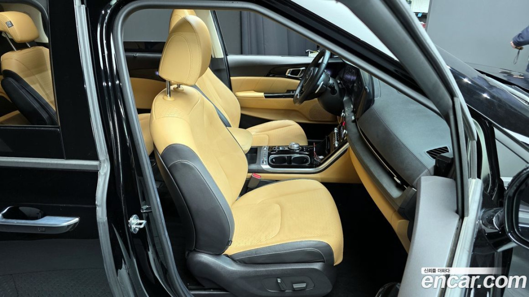 Kia Carnival 9-Seater Signature, 2023