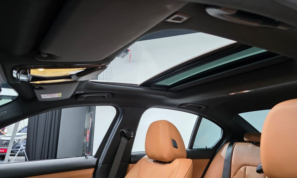 BMW 3-Series 320i M Sport, 2023
