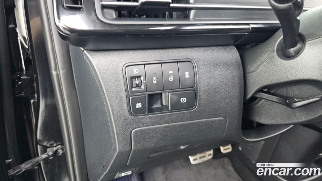 Hyundai Staria 4WD Lounge 9-Seater, 2025