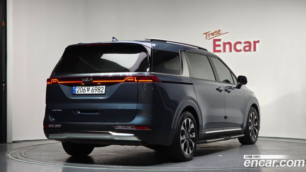 Kia Carnival 9-Seater Signature, 2023