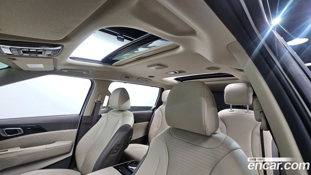 Kia Carnival 9-Seater Signature, 2024