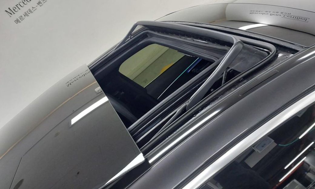 Mercedes-Benz E-Class E300 4MATIC Exclusive, 2025