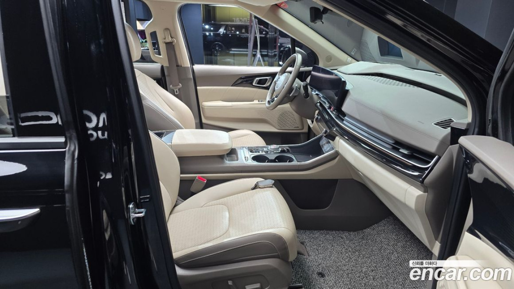 Kia Carnival 9-Seater Gravity, 2024