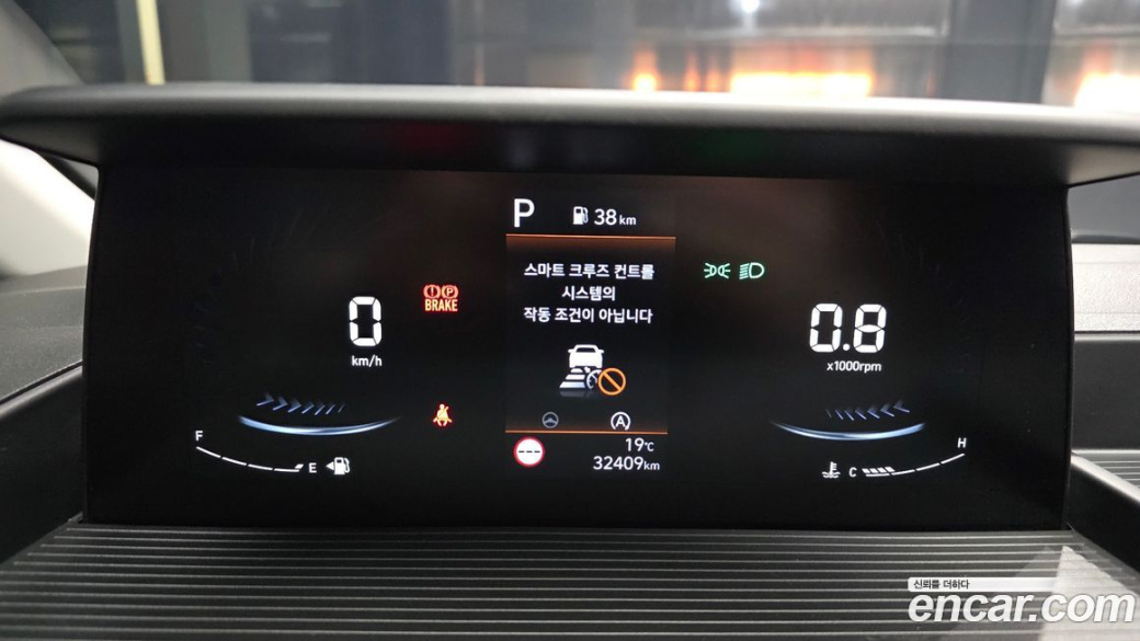 Hyundai Staria 4WD Tourer 9-Seater, 2025
