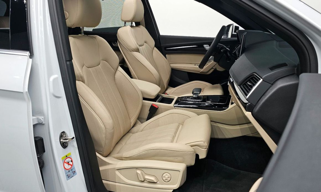 Audi Q5 45 TFSI Quattro Premium, 2024