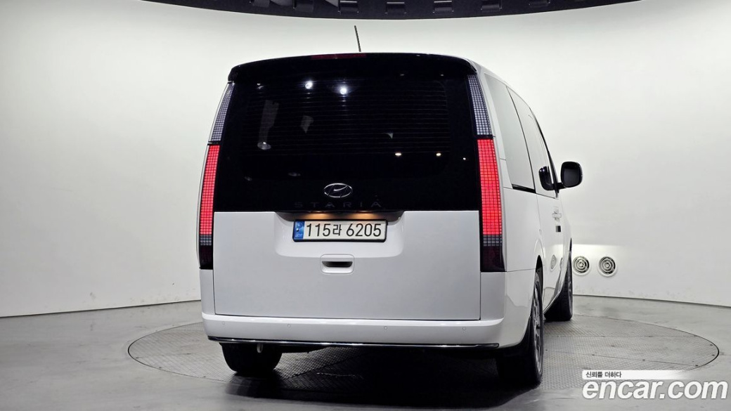 Hyundai Staria Lounge 9-Seater, 2022