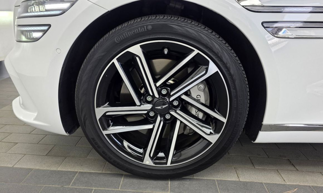 Genesis G80 Gasoline 2.5 Turbo AWD, 2025
