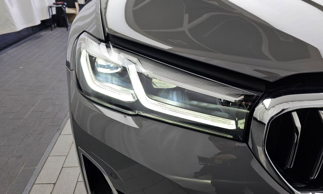 BMW 5-Series 520i Luxury, 2022