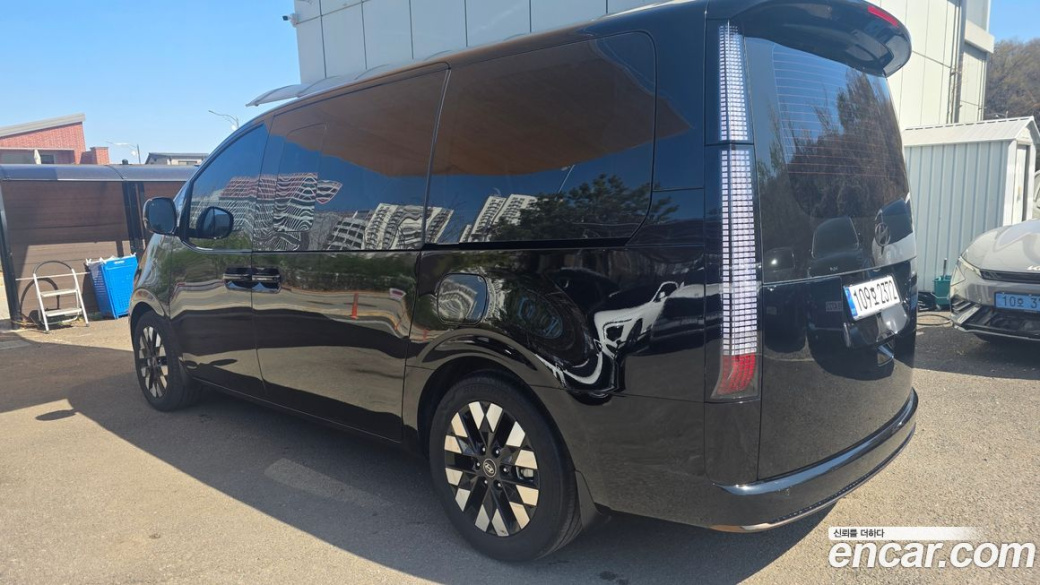 Hyundai Staria Lounge 9-Seater, 2025