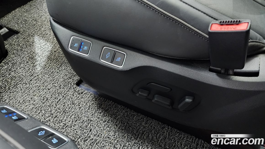 Hyundai Staria Lounge 7-Seater, 2022