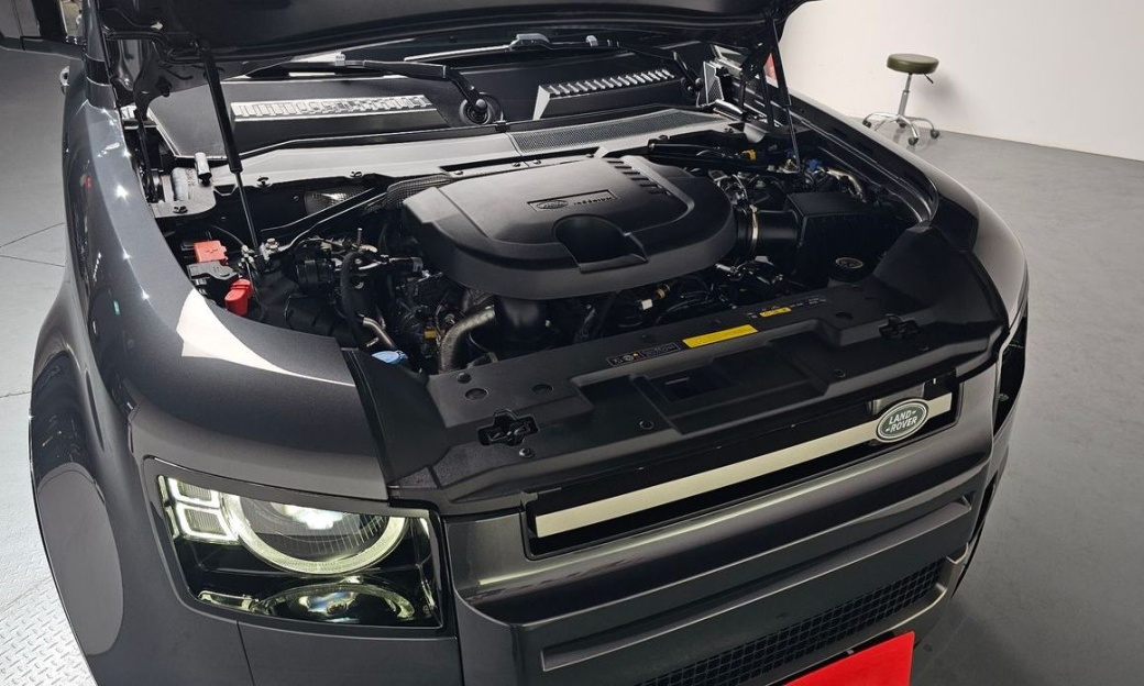 Land Rover Defender 110 D300 X-Dynamic HSE, 2024