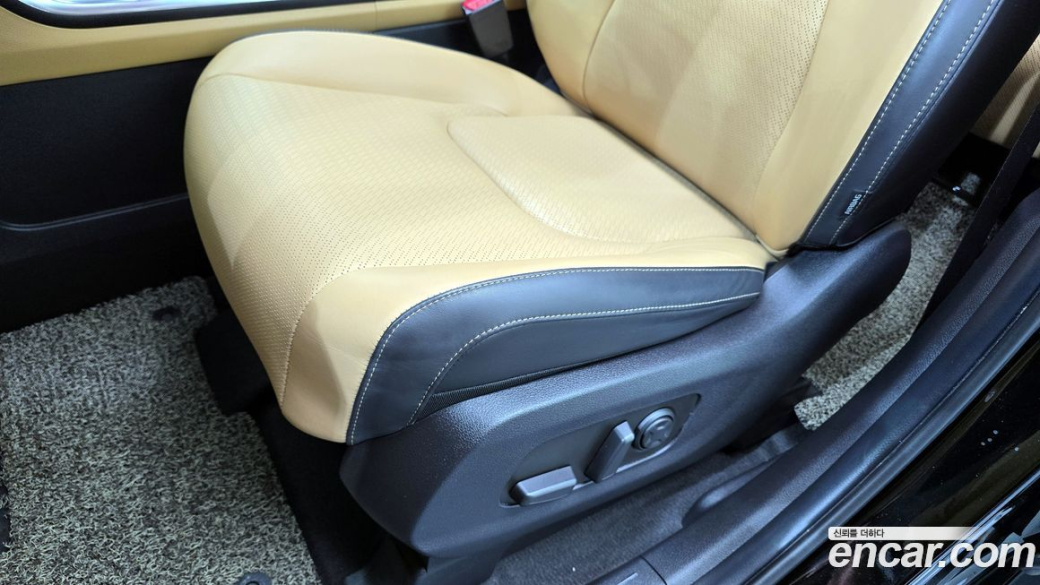 Kia Carnival 9-Seater Signature, 2023