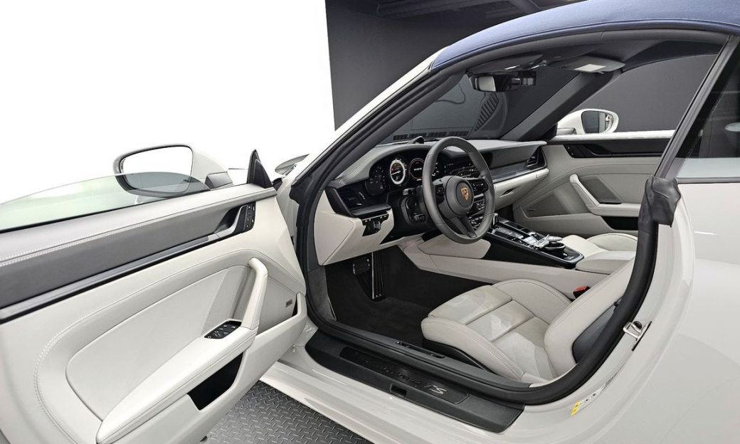 Porsche 911 Carrera GTS Cabriolet, 2022