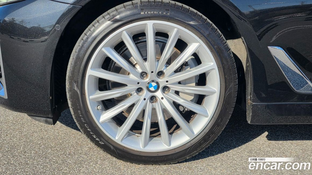 BMW 5-Series 530i xDrive Luxury, 2023