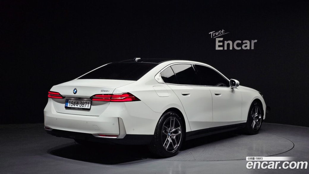 BMW 5-Series 520i, 2025