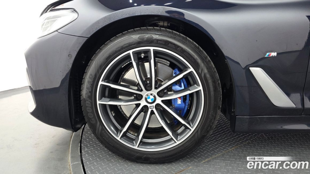 BMW 5-Series 520i M Sport, 2022