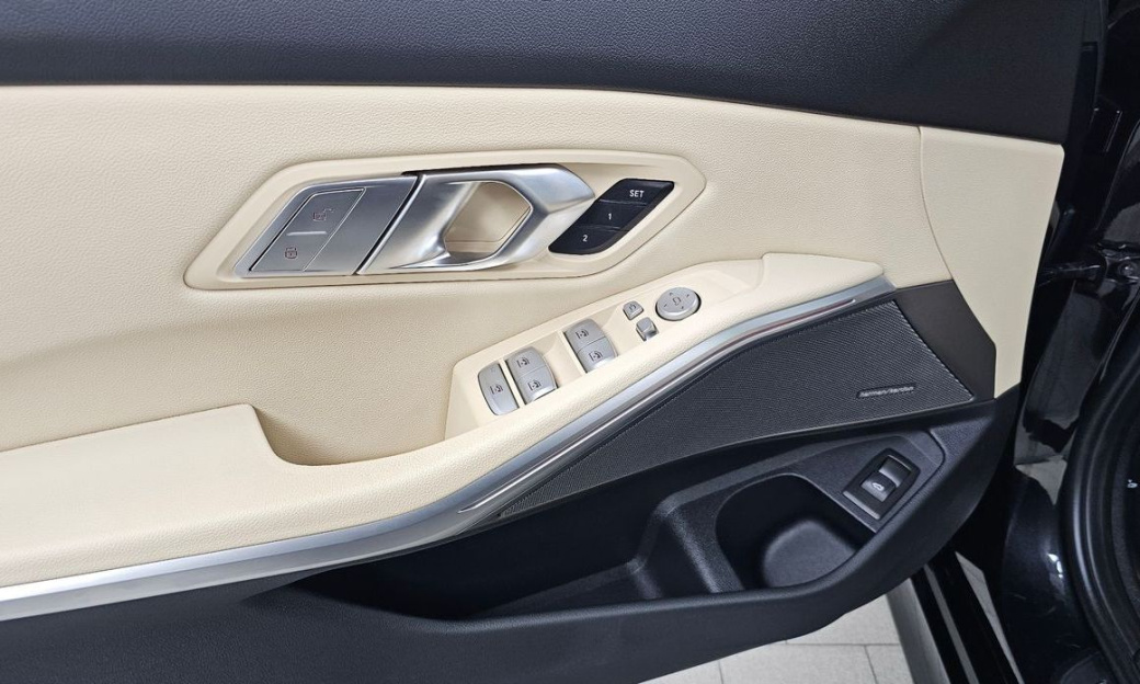 BMW 3-Series 320i M Sport, 2024