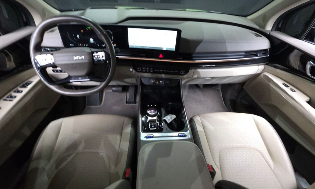 Kia Carnival 9-Seater Gravity, 2025