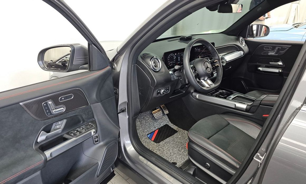 Mercedes-Benz GLB-Class AMG GLB35 4MATIC, 2025