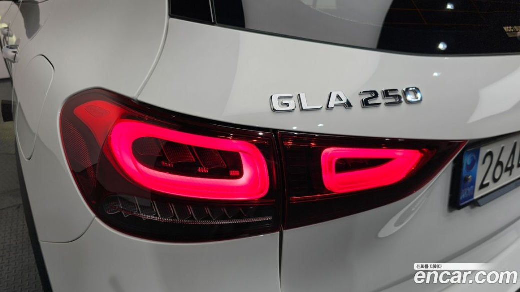 Mercedes-Benz GLA-Class GLA250 4MATIC, 2023