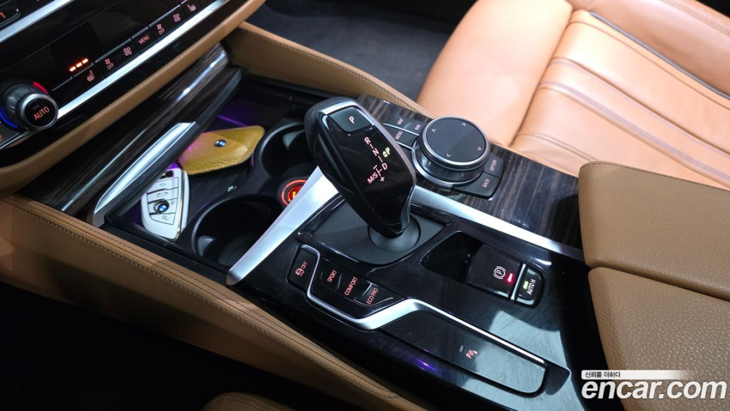 BMW 5-Series 520i Luxury, 2023