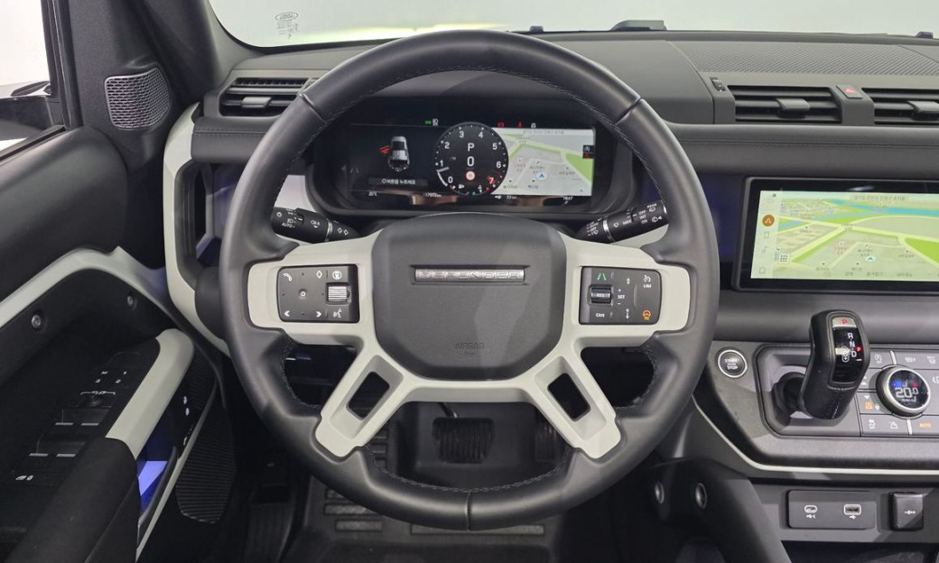 Land Rover Defender 110 P300 X-Dynamic SE, 2024