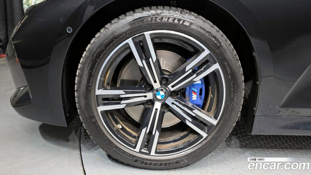 BMW 3-Series 320i M Sport, 2023