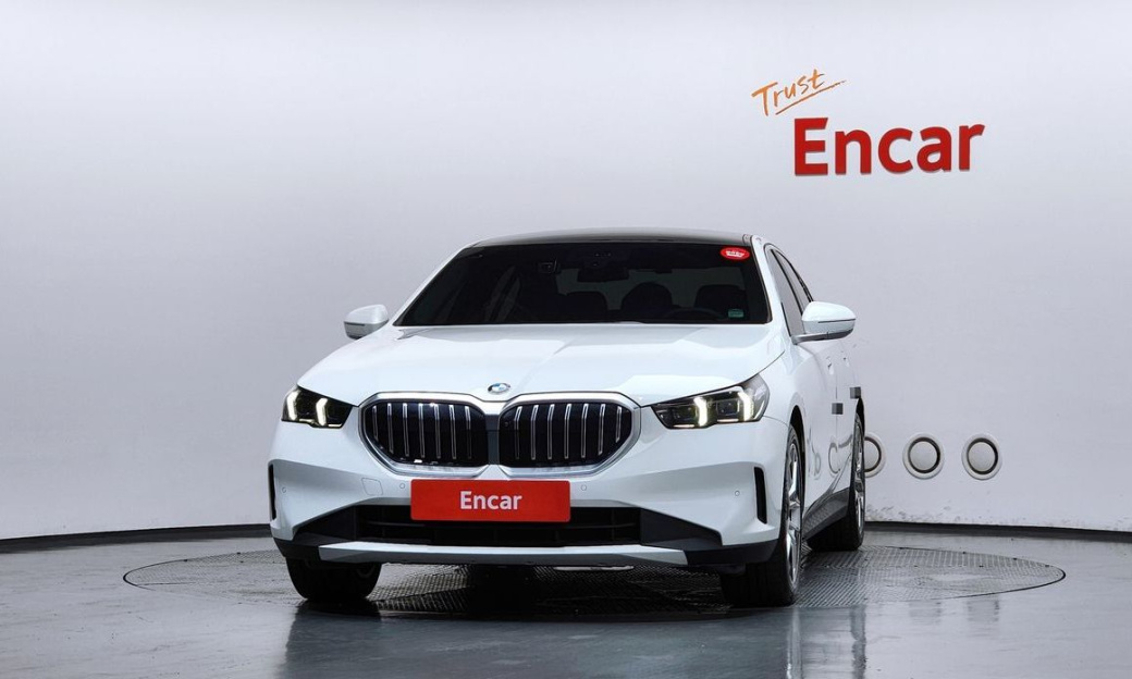 BMW 5-Series 520i, 2024