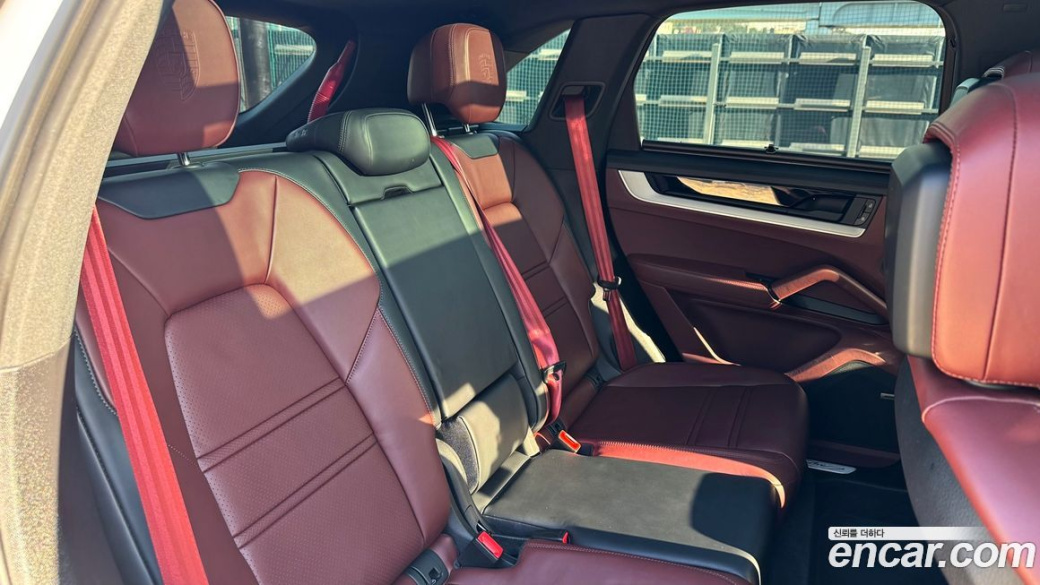 Porsche Cayenne 3.0, 2024