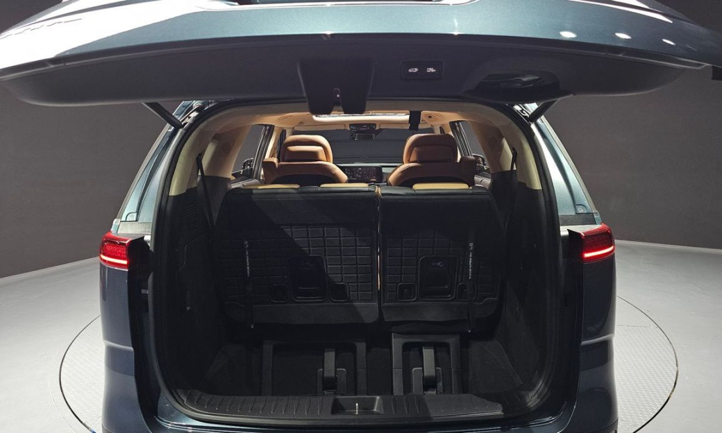 Kia Carnival 7-Seater Signature, 2023