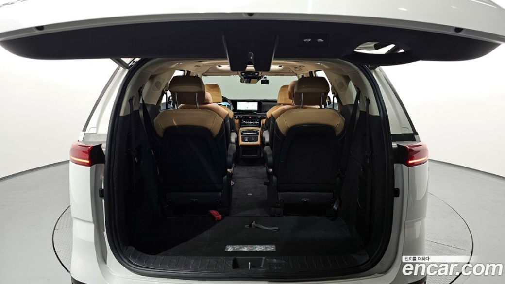 Kia Carnival 9-Seater Signature, 2023
