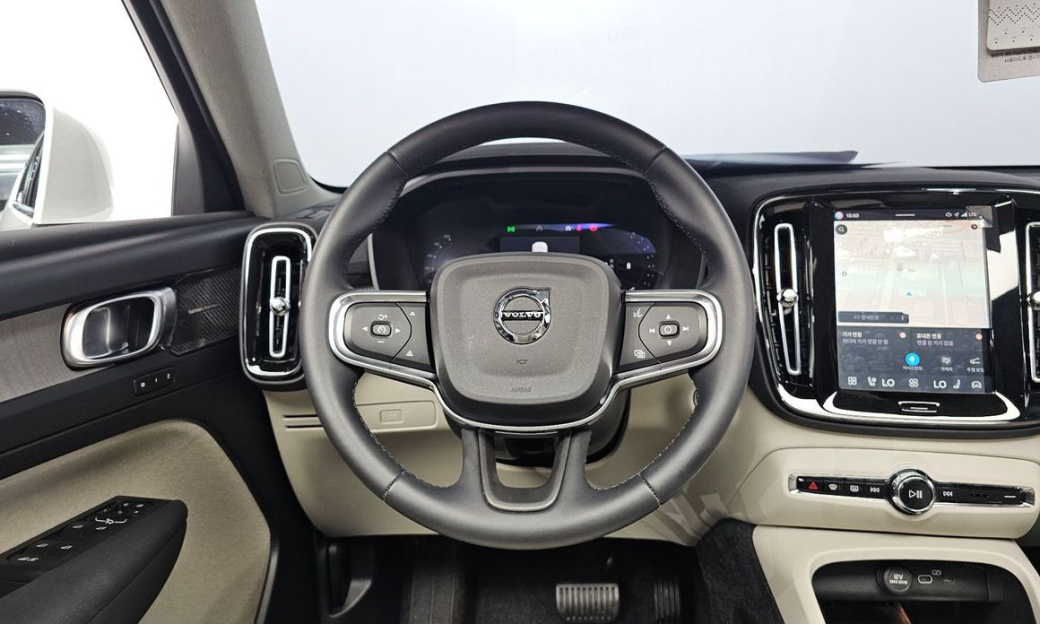 Volvo XC40 B4 Ultra Bright, 2025