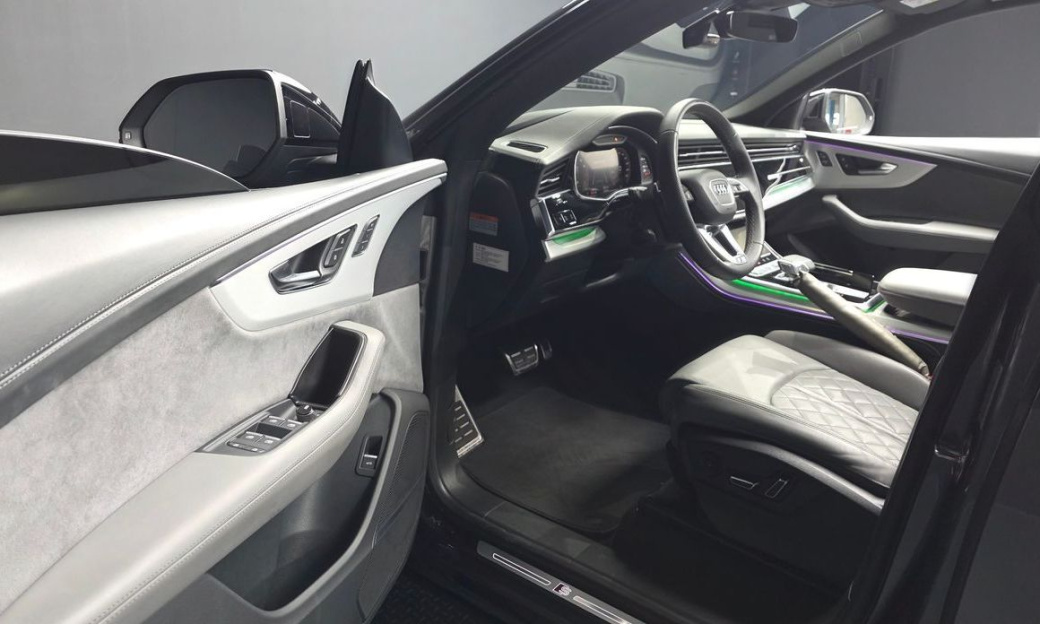 Audi Q8 55 TFSI Quattro Premium, 2022