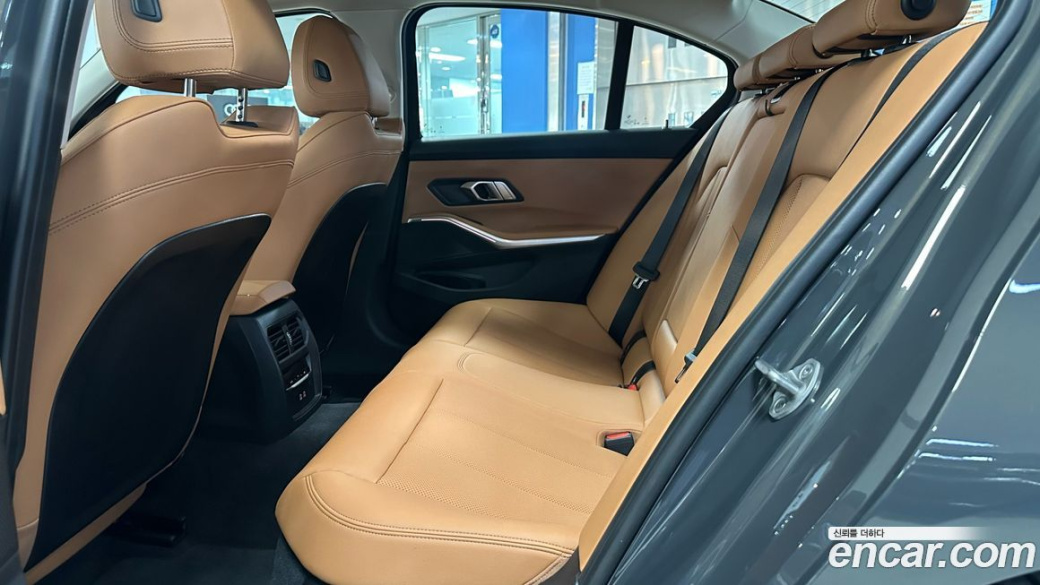 BMW 3-Series 320i, 2025