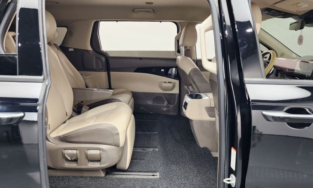 Kia Carnival 7-Seater Signature, 2025